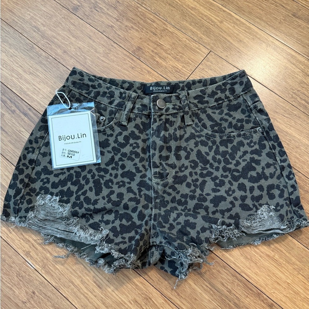Leopard Print Distressed Jean Shorts - Black